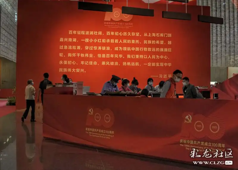 云南省博物馆参观云南省庆祝建党100周年成就展