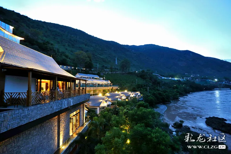 怒江登埂温泉酒店夜色.