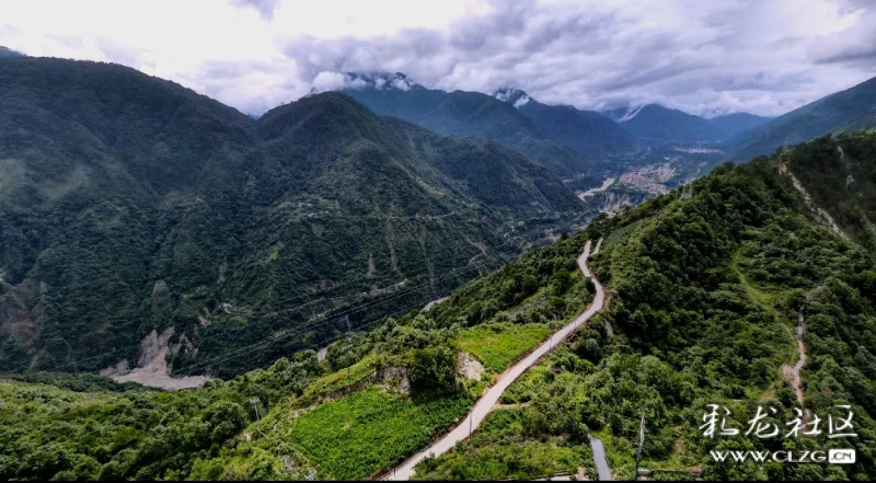 航拍中国最北彝寨磨岗岭村