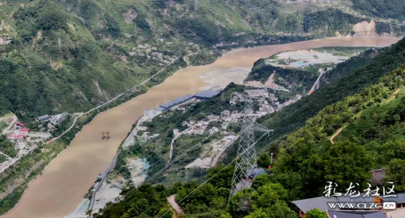 航拍中国最北彝寨磨岗岭村