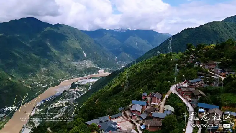 航拍中国最北彝寨磨岗岭村