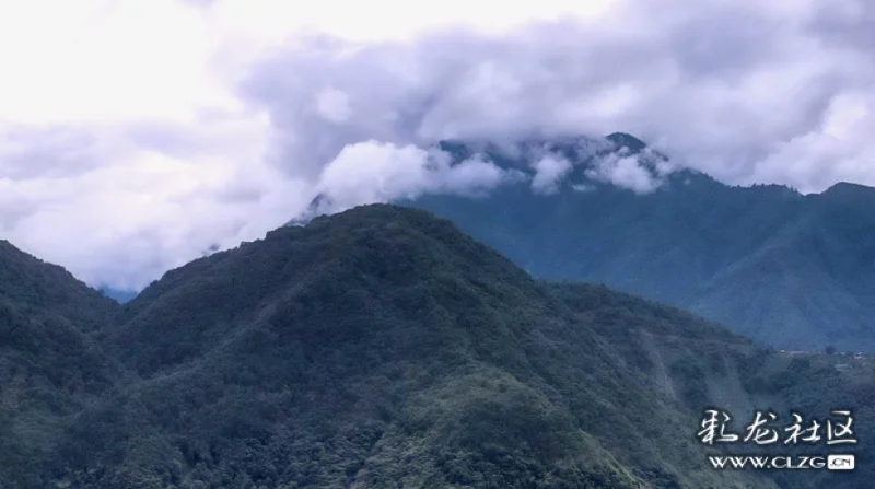 航拍中国最北彝寨磨岗岭村