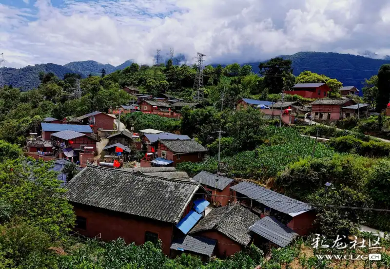 航拍中国最北彝寨磨岗岭村