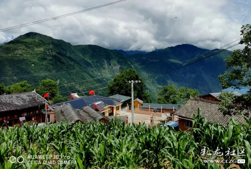 航拍中国最北彝寨磨岗岭村