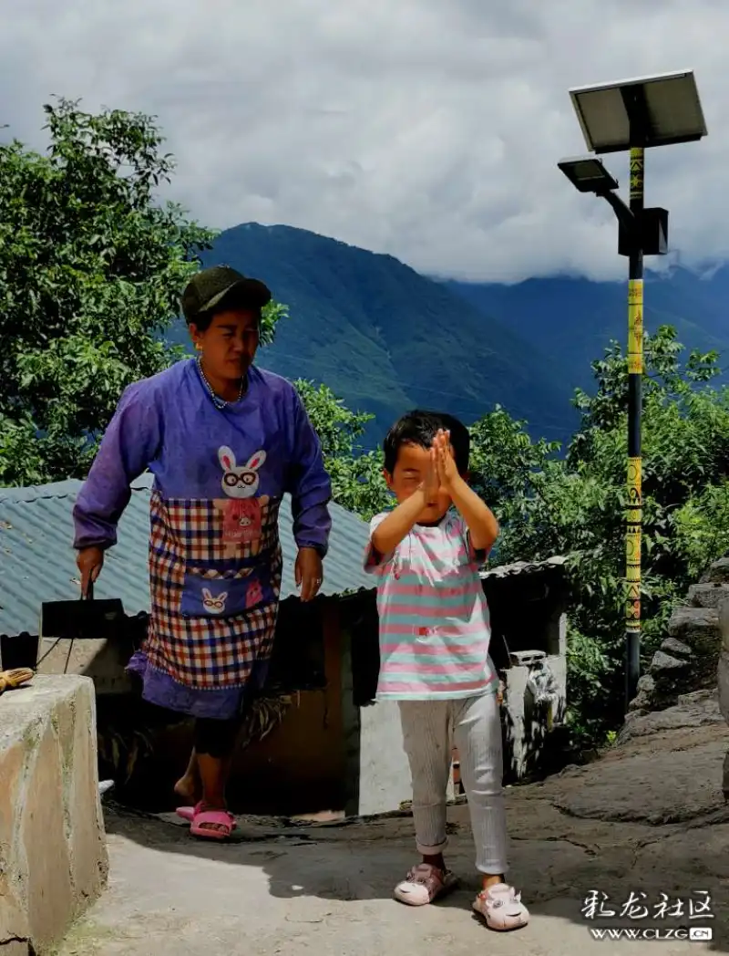 航拍中国最北彝寨磨岗岭村