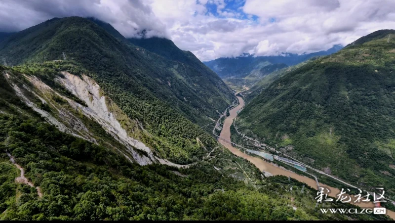 航拍中国最北彝寨磨岗岭村