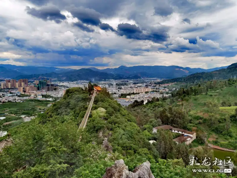 富民伽峰山飞来寺