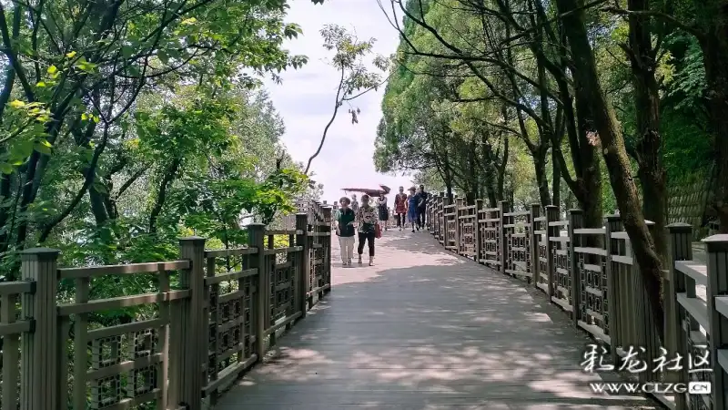 西山睡美人昆明西山景区打造人在景中游的人行栈道