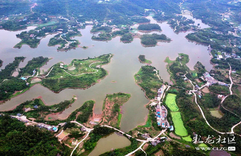 重庆永川孙家口水库,建在长江支流临江河河段,水库内星罗棋布地出现了