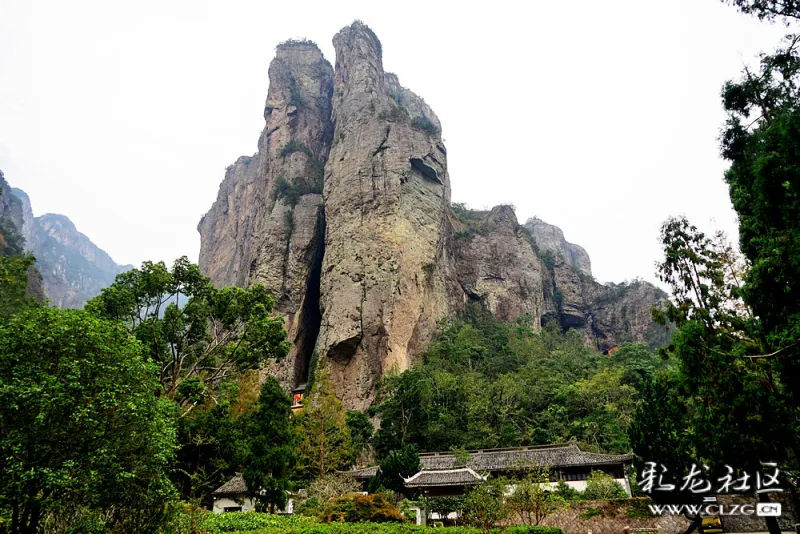 灵峰景的西瑶台,是赏整个灵峰景区内奇峰异石的最佳地方,这里不仅视线