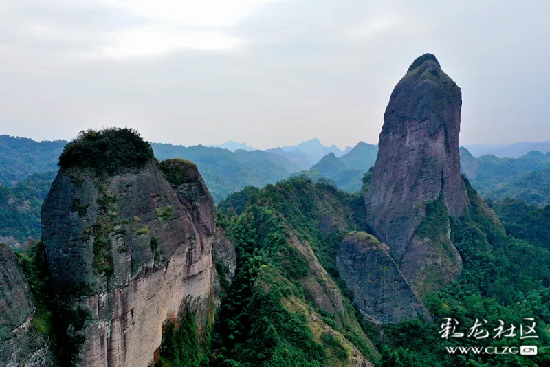 航拍湖南崀山骆驼峰 "九九天梯"!