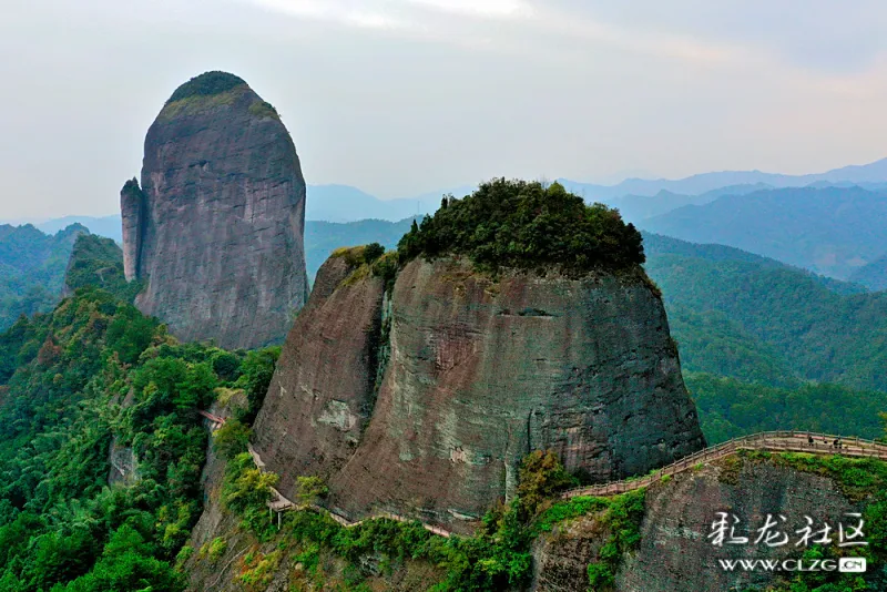 航拍湖南崀山骆驼峰九九天梯