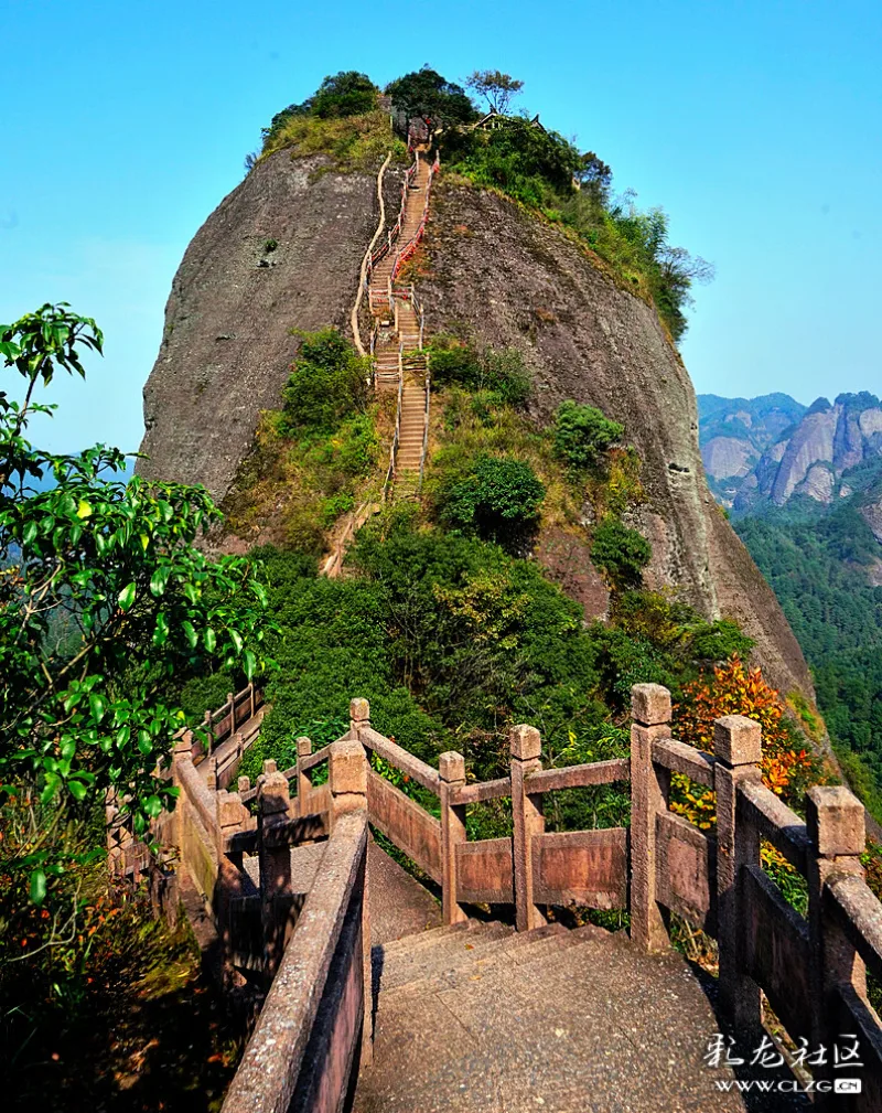 航拍湖南崀山骆驼峰 "九九天梯"!