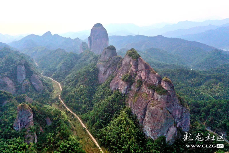 航拍湖南崀山骆驼峰 "九九天梯"!