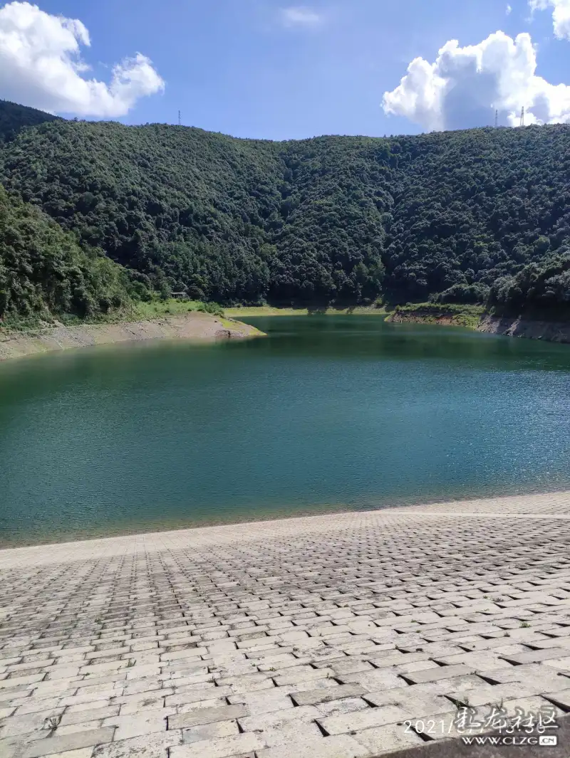 大山深处的水库-龙扎坝