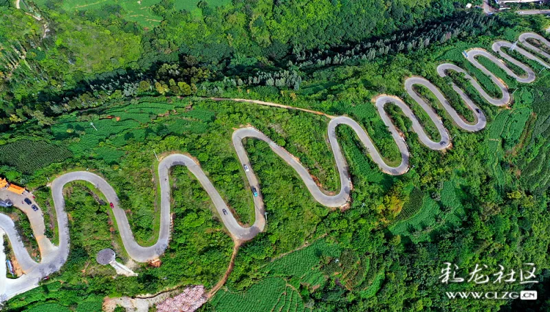 如今68道拐已成了宜良县旅游的热门区域,路面铺上了长方形混凝土砖块