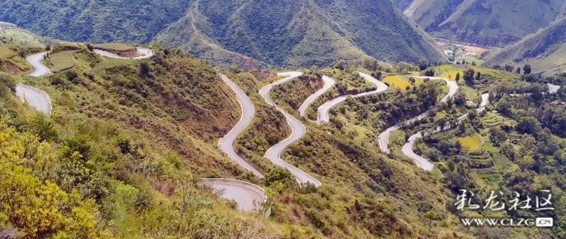 俯瞰易门绿汁72道拐观靓丽秋色看田园风光欣赏盘山公路奇观