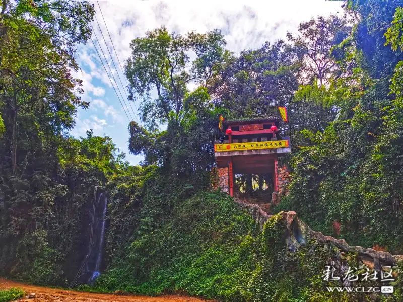 六郎城,古称 营上村,也叫"一磨村,位于广南县杨柳井乡.