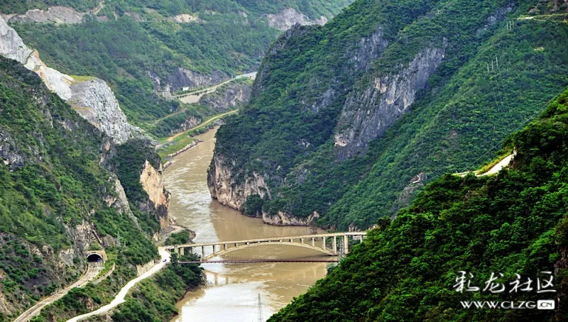 壮观的澜沧江梅里大峡谷!