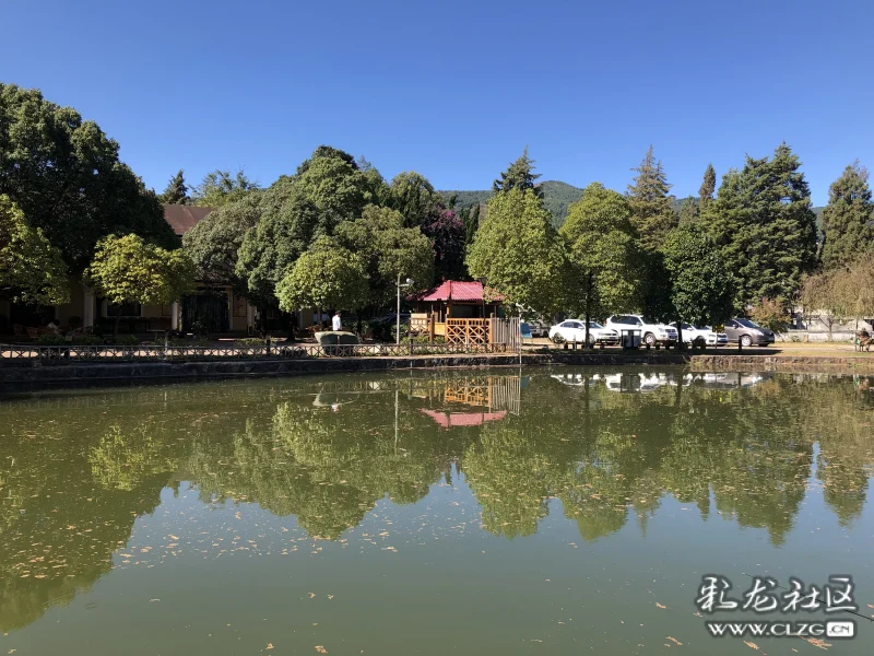 初冬的西翥温泉田庄