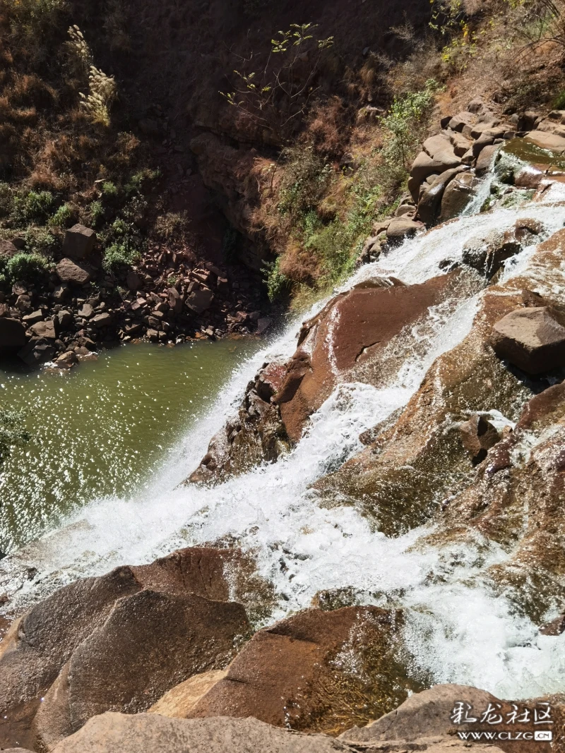 永仁龙虎峡位于永仁县城东南永定河下游9公里,是滇西北有名的大峡谷之