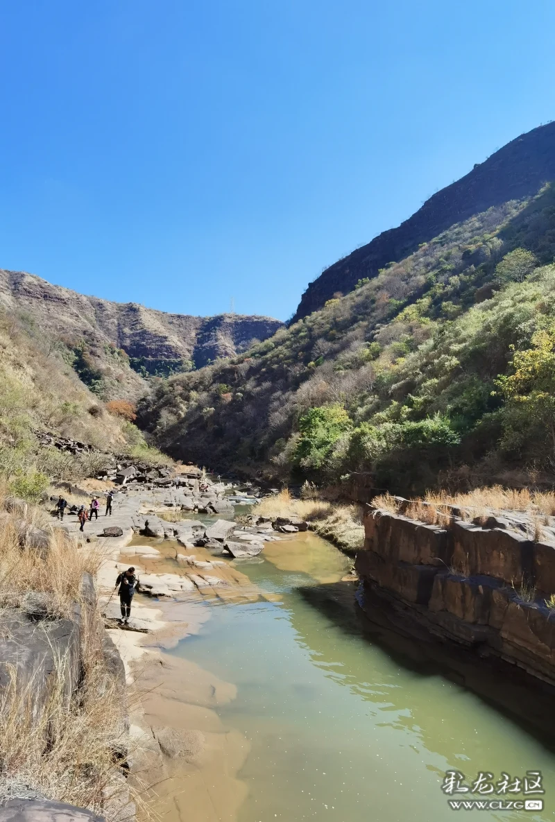 永仁龙虎峡位于永仁县城东南永定河下游9公里,是滇西北有名的大峡谷之
