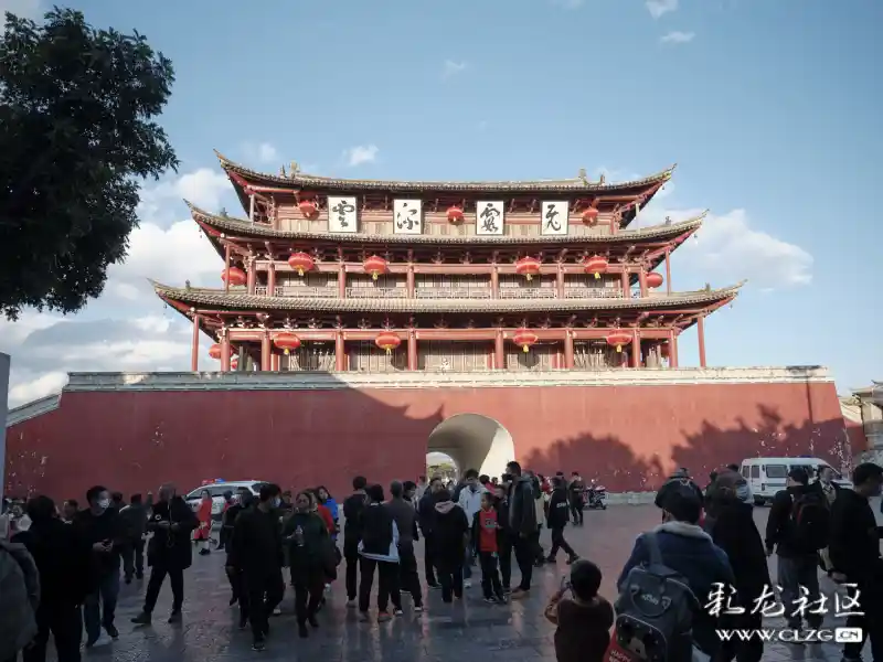 在建水跳广场舞着实不易