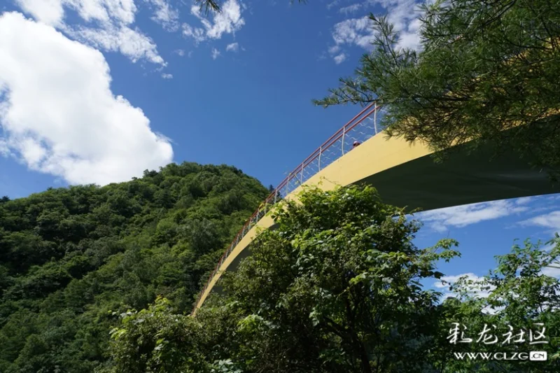 神農架天燕景區彩虹橋野人洞