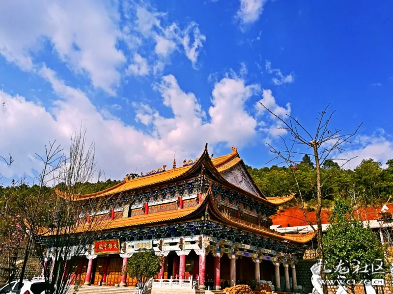 一座壮丽大城背后的后花园一一一富民-彩龙社区