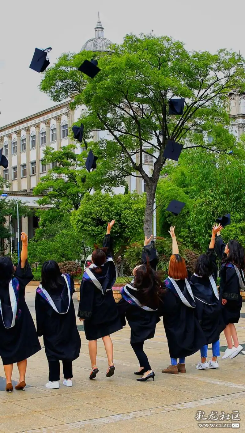 雲南師範大學商學院的今年畢業生.