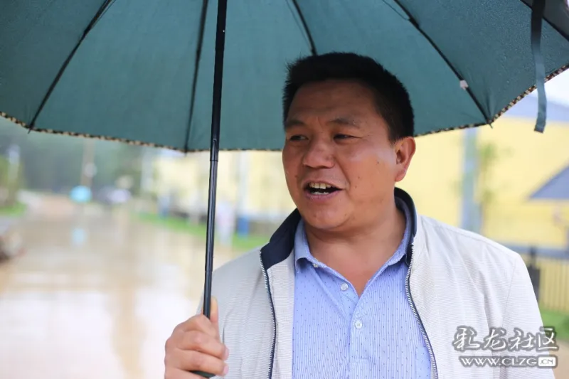 村长介绍大水井村新变化.新房子的主人.漂亮的客厅.