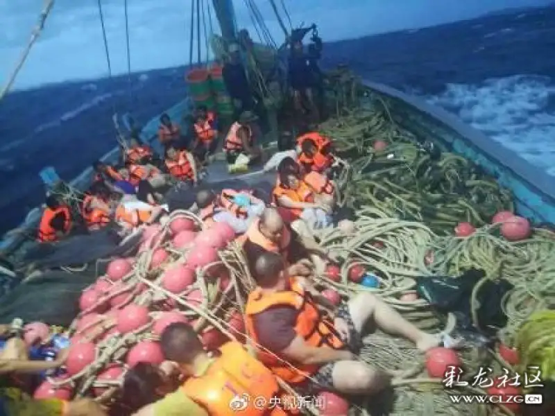 揪心!普吉岛游船倾覆 有50名中国游客失踪