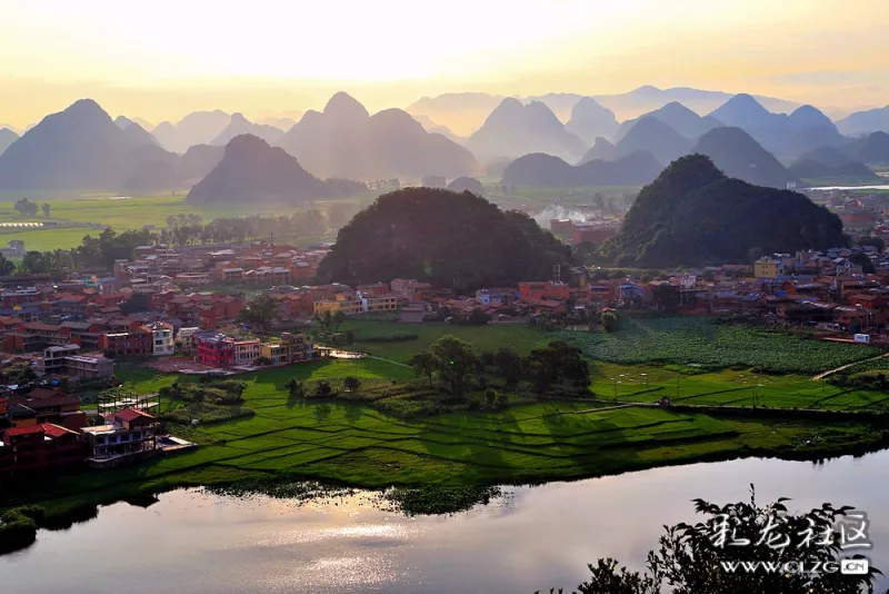 那一片山水之间,宛如仙境般的日出!