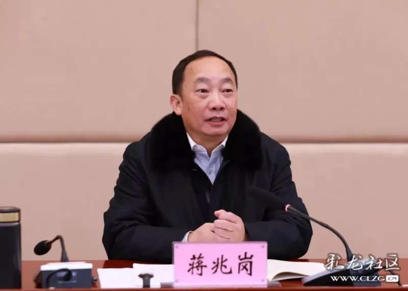 他先后利用担任省农信联社副主任,主任,理事长,党委书记等职务便利