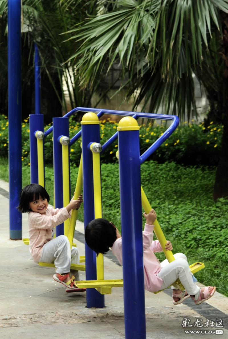 环城北路小游园小朋友们玩耍的乐园-彩龙社区