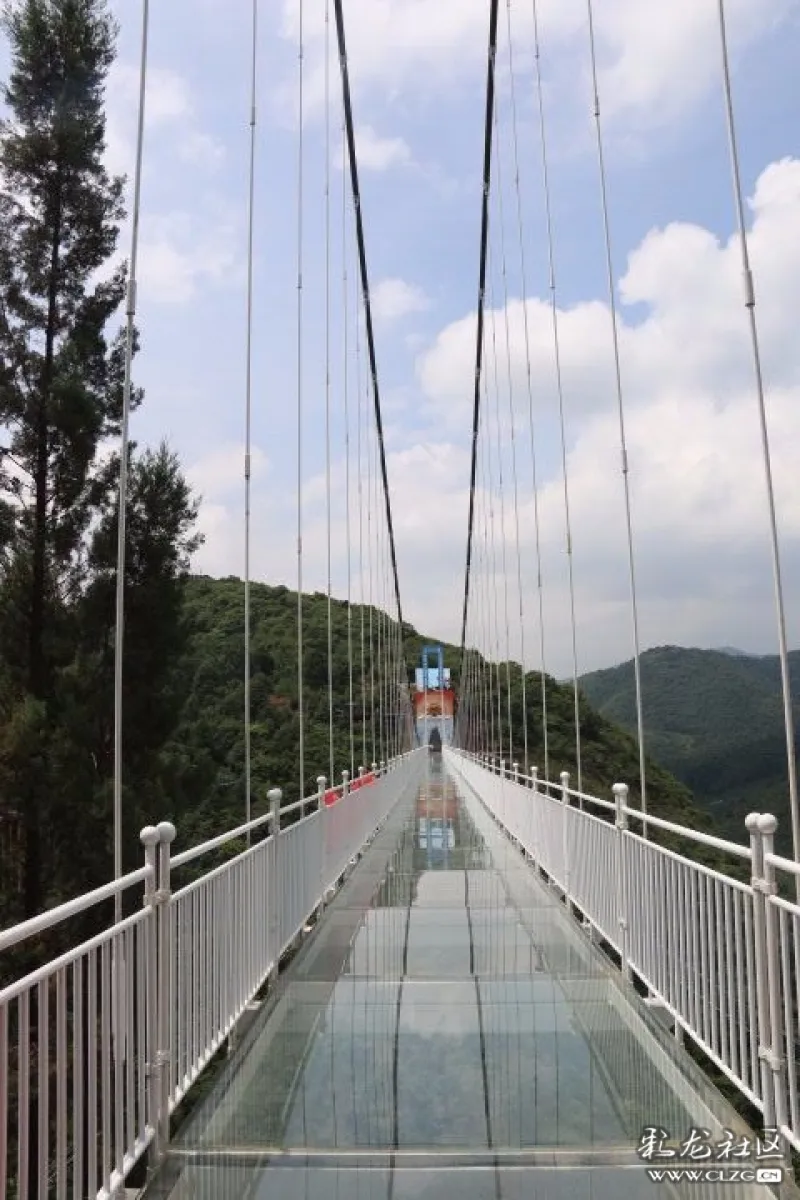 昆明暑期新趣处西游洞风景区网红5d玻璃桥试运营