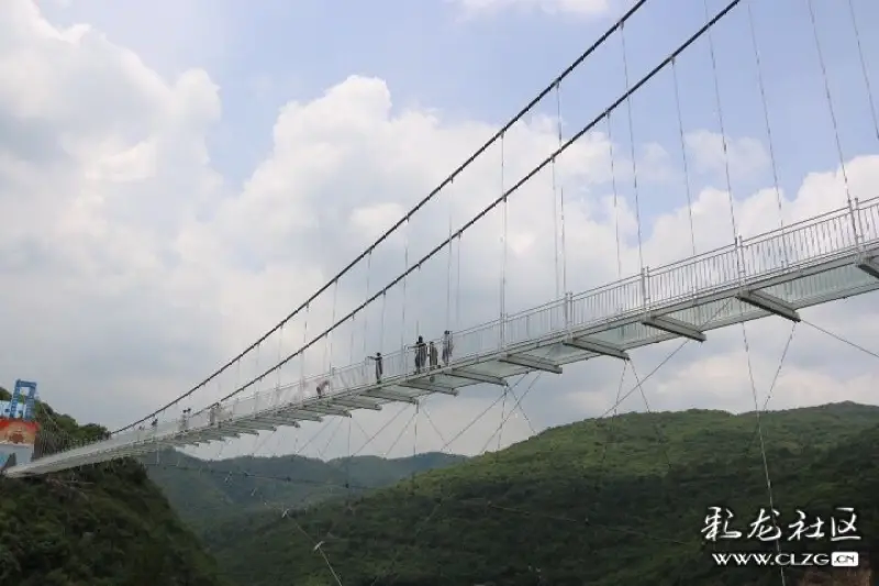 昆明暑期新趣处西游洞风景区网红5d玻璃桥试运营
