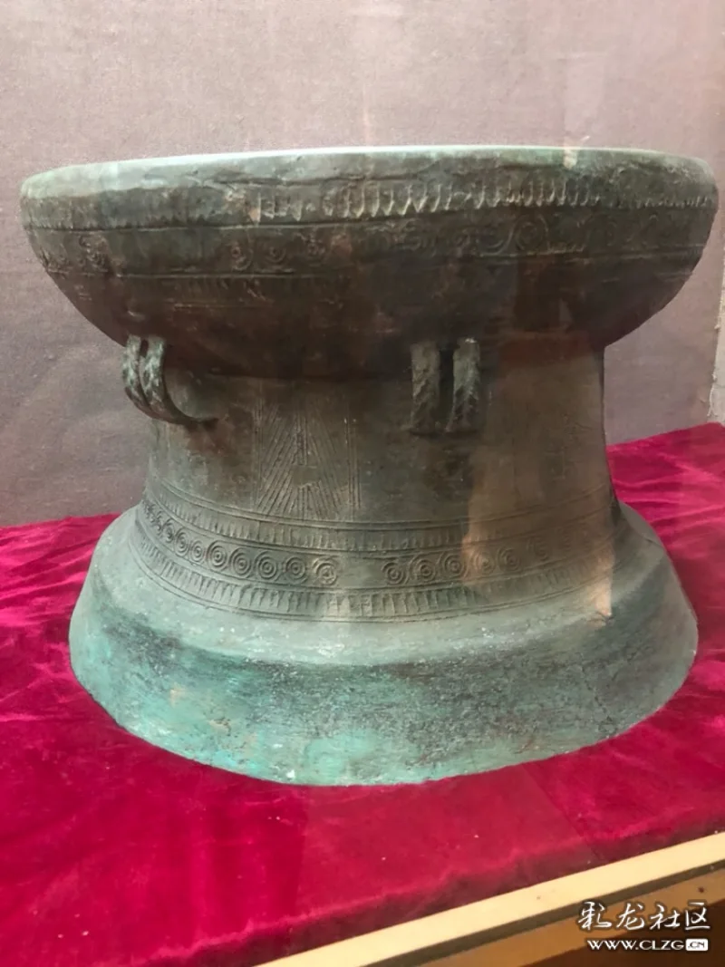 保山市博物馆收藏的石寨山型铜鼓.