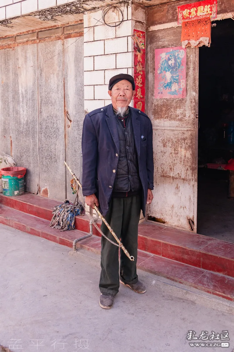 两代人最大的担忧是后继无人,从张老的眼神和国忠先生的谈吐中,我能