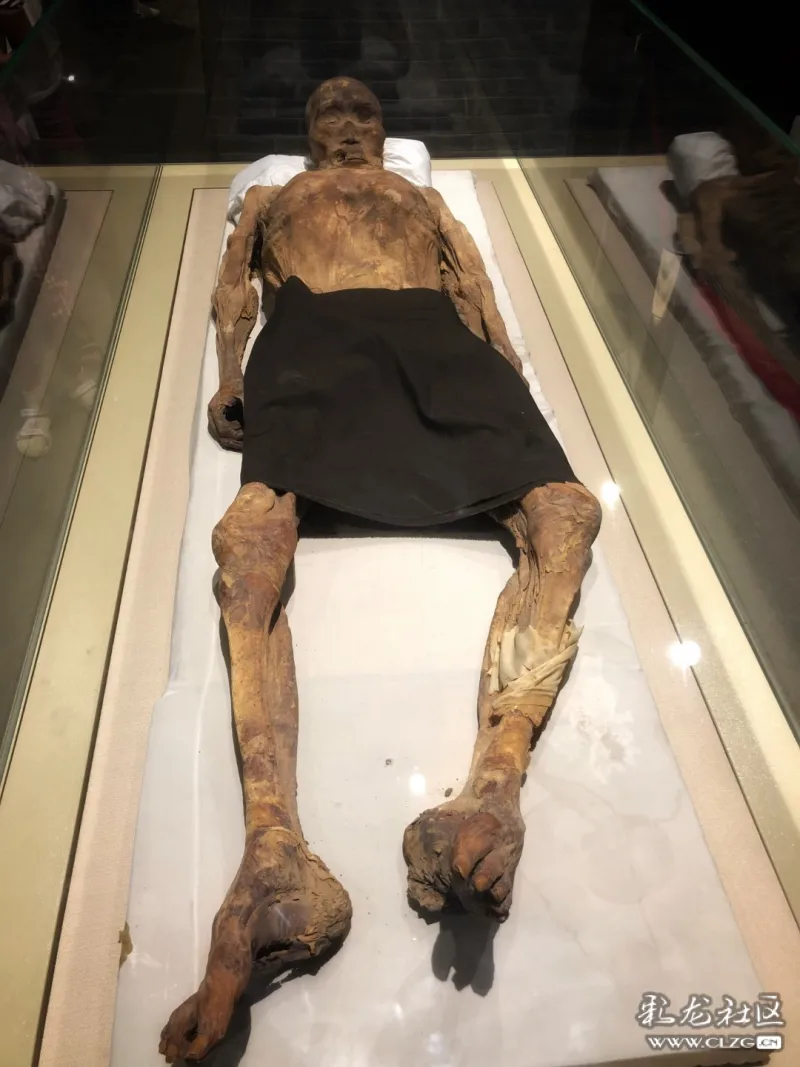 新疆博物馆的镇馆之宝小河美女第一站,直飞乌鲁木齐.