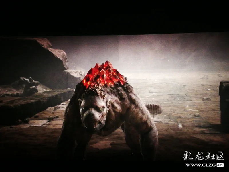 怪兽设计师与模特儿《千手观音》的表演者邵丽华