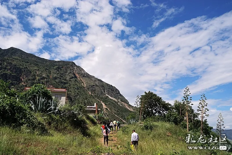 禄劝县雪山乡人口_禄劝雪山乡公路照片(2)