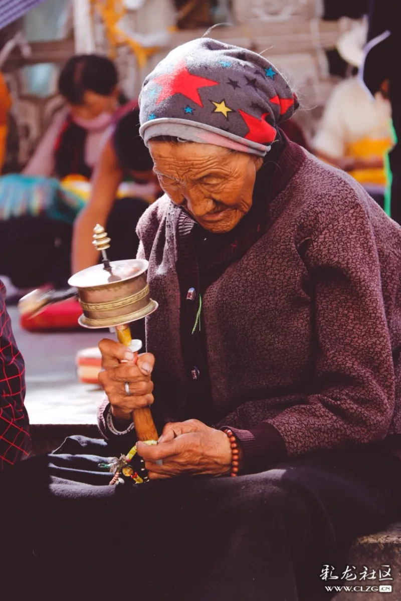 人间浮世绘——转经筒的老人.-彩龙社区