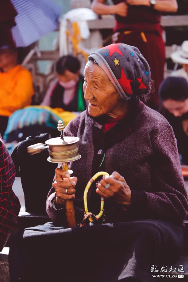 人间浮世绘——转经筒的老人.-彩龙社区