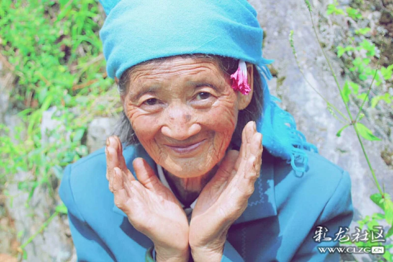 这就是我的外婆,白发戴花君莫笑,岁月从不败美