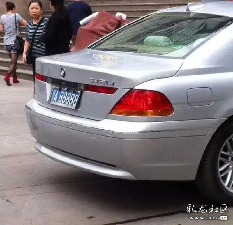 下班路上看见这辆奔驰云a88888上回见到的那辆算什么