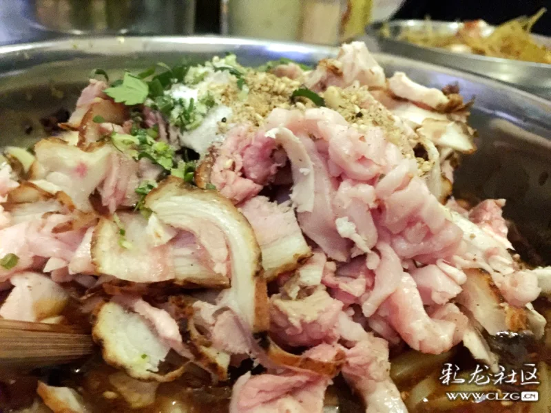 施甸人的乡愁豌豆粉拌火烧肉