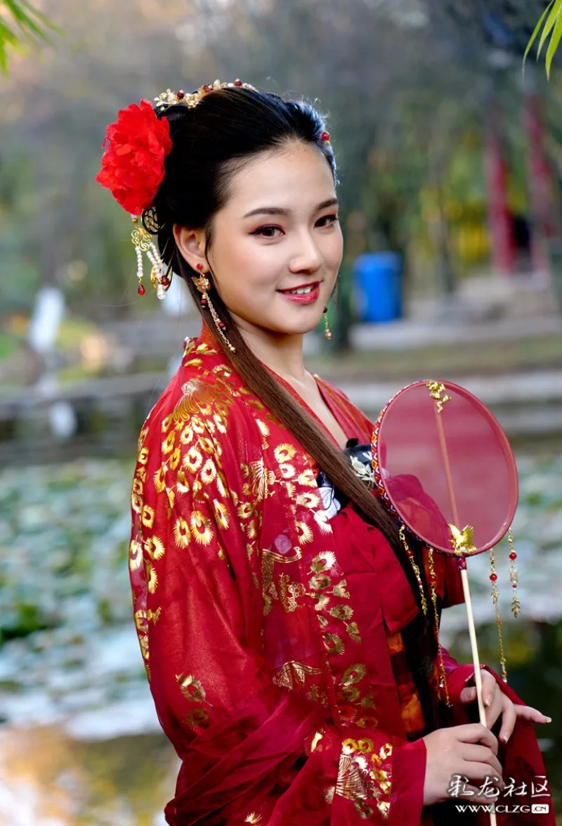 回眸一笑百媚生