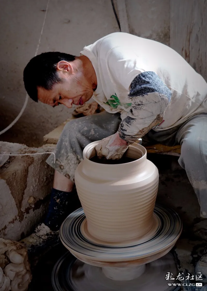 精美的陶罐制作过程