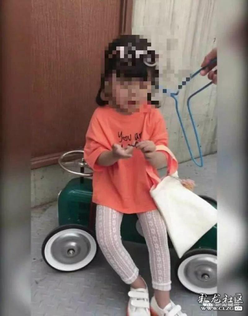 3岁童模妞妞拍摄中被其母踢踹引关注,小公举变